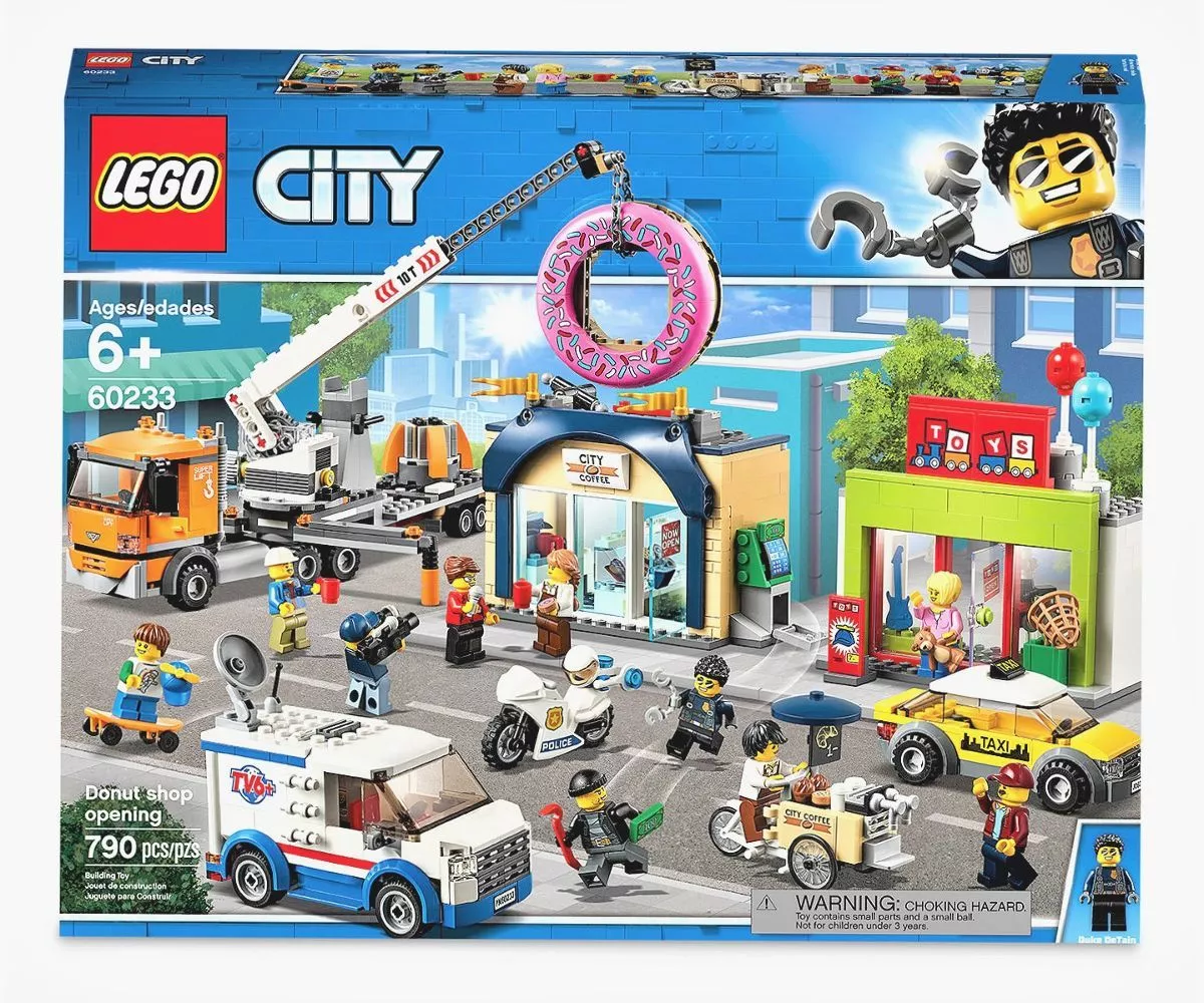 Обзор на конструктор LEGO City Donut Shop